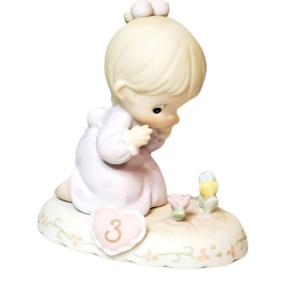 PRECIOUS MOMENTS Growing in Grace Age 3 #136220 Little Girl Kneeling by Flowers - Picture 1 of 4